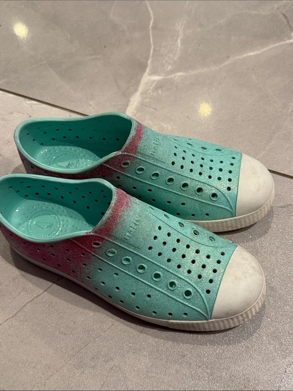 Natives size j 3 Kids Aqua & Pink Gradient Slip-On Sneakers